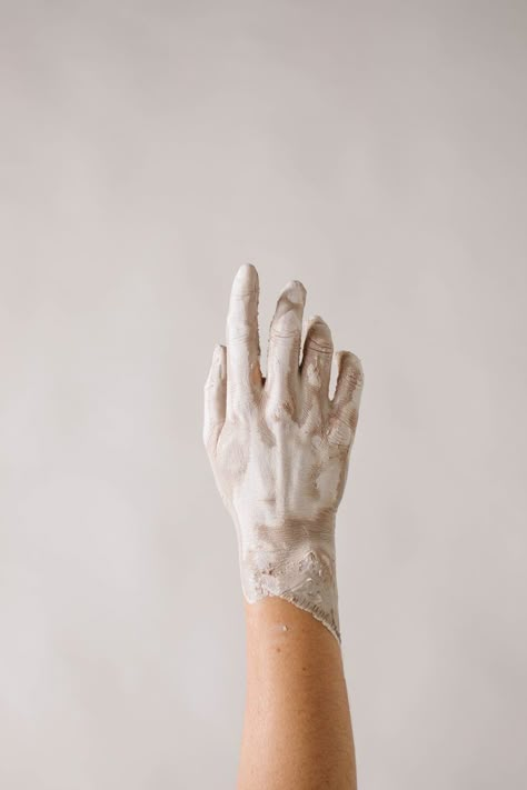 Clay Hands Aesthetic, Ceramic Photography Ideas, Ceramic Studio Branding, Clay Photoshoot, Aesthetic Ceramic Art, Pottery Hands, Pottery Background, Ceramic Branding, Ceramics Aesthetic