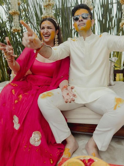 Chopra's juxtaposition of the lehenga's colour with the detailed jewellery is a style trick to make a note of Haldi Pictures, Haldi Outfits For Bride, Haldi Dress For Bride, Haldi Look For Bride, Haldi Outfit For Bride, Haldi Dress Ideas, Raghav Chadha, Haldi Ceremony Outfit, Haldi Dress