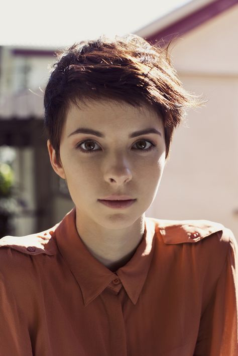 Charly Thorn, photographed by Andrea Jankovic. Adorable, elfen haircut. Nails Square, Short Pixie Haircuts, Short Pixie Cut, Cute Hairstyles For Short Hair, Short Haircut, Short Hair Styles Pixie, Pixie Cuts, Short Pixie, Grunge Hair