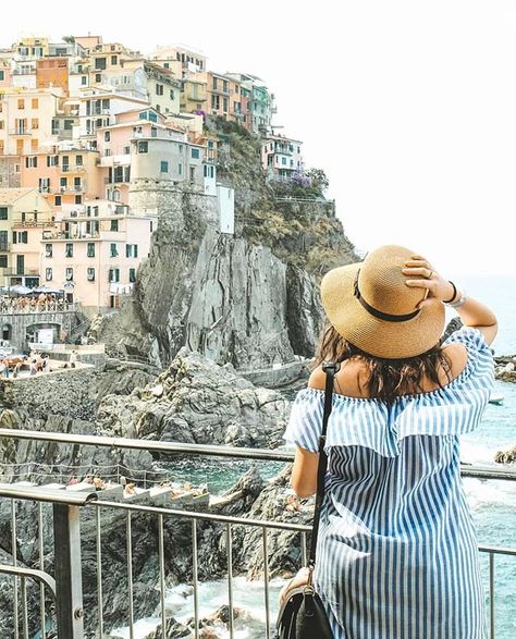 Italian paradise  Shot by @amordetour Summer Outfits Italy, Italy Outfits Summer, Italy Vacation Outfits, Venice Italy Outfit, Italy In September, 2 Weeks In Italy, Europe Travel Outfits Summer, Italy Summer Outfits, What To Wear In Italy