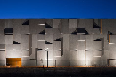 Slanted panels of precast concrete are positioned to catch the dawn and dusk sunlight that falls on the facades of this archival facility near the Australian capital, Canberra. Concrete Panel Facade, Concrete Facade Architecture, Industrial Facade, Precast Concrete Panels, Modern Architecture Design, Concrete Architecture, Concrete Facade, Facade Lighting, Industrial Architecture