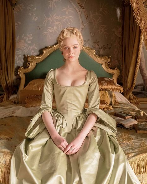 eliza 🦎👧🏼 (@el.zalong) • Instagram photos and videos 1700 Dresses, The Great Costumes, French Dresses, Rococo Fashion, Period Fashion, Catherine The Great, Period Pieces, 18th Century Fashion, Peinados Fáciles Para Cabello Corto