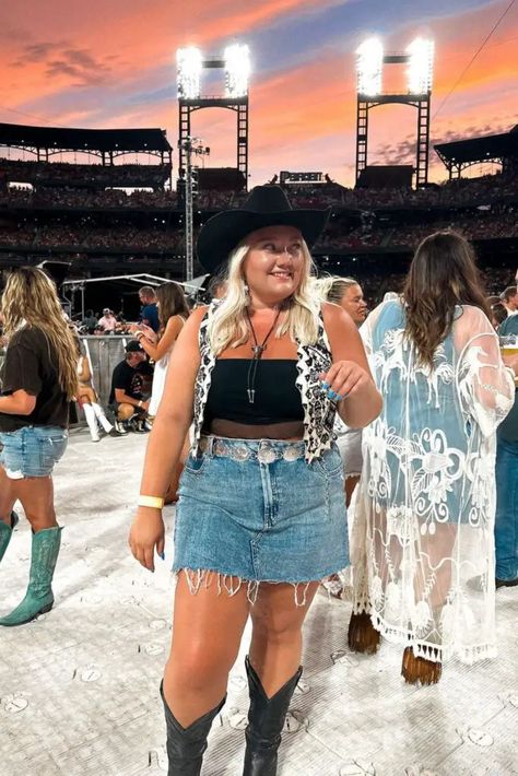 Country Concert Outfit Plus Size, Plus Size Concert Outfit Ideas, Plus Size Country Outfits, Plus Size Country Concert Outfit, Kenny Chesney Concert Outfit, Plus Size Western Outfits, Country Fest Outfits, Cma Fest Outfit, Alexandra Kay