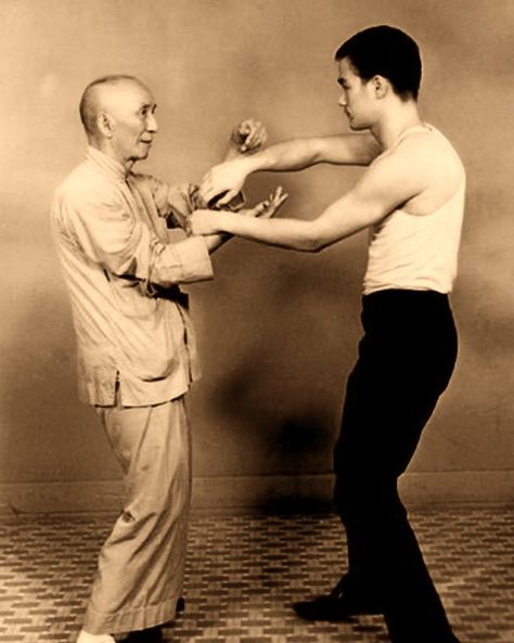 ~Ip Man & Bruce Lee - Chi Sao/Sticking Hands~ Wing Chun Martial Arts, Martial Arts Quotes, Bruce Lee Martial Arts, Wing Chun Kung Fu, Bruce Lee Quotes, Bruce Lee Photos, Jeet Kune Do, Ip Man, Pencak Silat