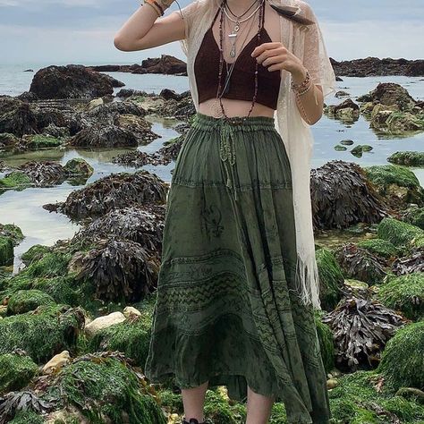 Looks Hippie, Long Green Skirt, Midi Skirt Casual, Green Midi Skirt, Printed Long Skirt, Long Skirt Fashion, Grunge Fairycore, Holiday Skirts, Estilo Hippie