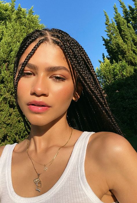 Zendaya on Twitter: "… " Zendaya Aesthetic, Zendaya Photoshoot, Estilo Zendaya, Zendaya Hair, Euphoria Quote, Subtle Makeup, Zendaya Style, Hair Streaks, Zendaya Coleman