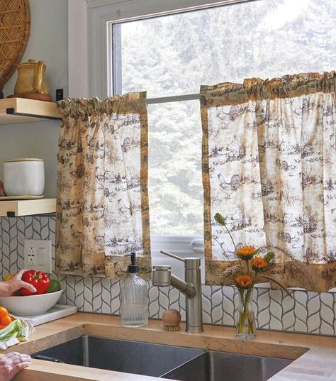 Diy Kitchen Curtains, Curtains Kitchen Window, New Modern Kitchen, Kitchen Curtain Designs, Modern Kitchen Curtains, Door Curtains Kitchen, Sewing Projects Ideas, Cafe Curtains Kitchen, Curtain Sewing Pattern