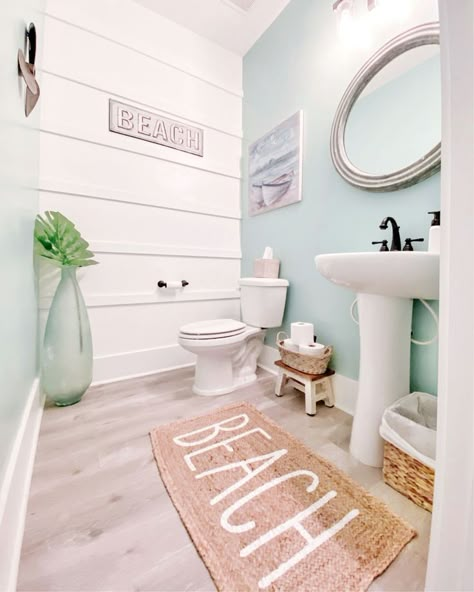 Beach Theme Basement Ideas, Beach Remodeling Ideas, Ocean Themed Bathroom Modern, California Bathroom Aesthetic, Coastal Home Remodel, Coastal Farmhouse Bedroom Master Suite, Caribbean Theme Bathroom, Beach Front Living Room, Coastal Rustic Bathroom