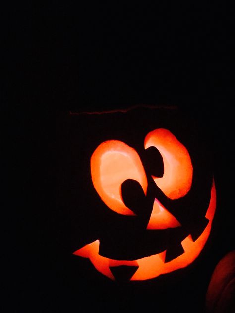 Funny Simple Pumpkin Carvings, Pumpkin Carving Ideas Funny Faces, Cute Pumpkin Face Carving, Pumpkin Carving Funny Face, Funny Face Pumpkin Carving, Cute Face Pumpkin Carving, Pumpkin Carving Ideas Roblox Face, Silly Face Pumpkin Carving Ideas, Pumpkin Carving Ideas Silly