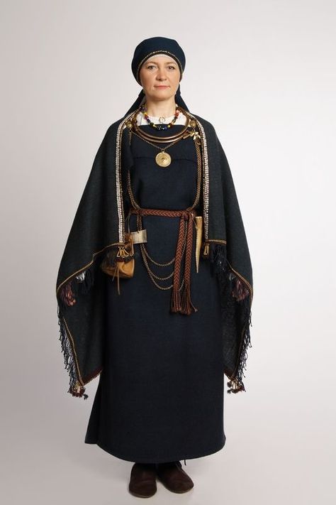 Finnish Dress #5 Finland Traditional Clothing, Finnish Folk Costume, Traditional Finnish Clothing, Finnish Folk Art, Finland Clothing, Finnish Costume, Finnish Clothing, Viking Garb, Ancient Dress