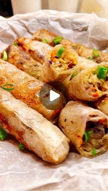 Asian Food | Recipes | Cooking on Instagram: "Crispy rice paper egg rolls by @iheartumami.ny  ➡️Follow @asianfoodsdaily for more asian meal inspo👌  - They are gluten-free - Loaded with shredded veggies⁠ - Air fry, bake, or shallow fry⁠ ⁠ They are perfect for the weekend and you can easily swap the ingredients. So so good. Don’t miss it!⁠  👉Full recipe on her bio / blog  ⁠  .⁠ .⁠ #eggrolls #ricepapereggrolls #glutenfreeeggrolls #glutenfreerecipe #ricepaperrecipes" Shrimp Rice Paper Rolls Fried, Egg Roll Recipes Vegetable, Rice Paper Egg Rolls, Rice Paper Egg, Gluten Free Egg Rolls, Chinese Rolls, Rice Paper Rolls Recipes, Crispy Rice Paper, Asian Food Recipes