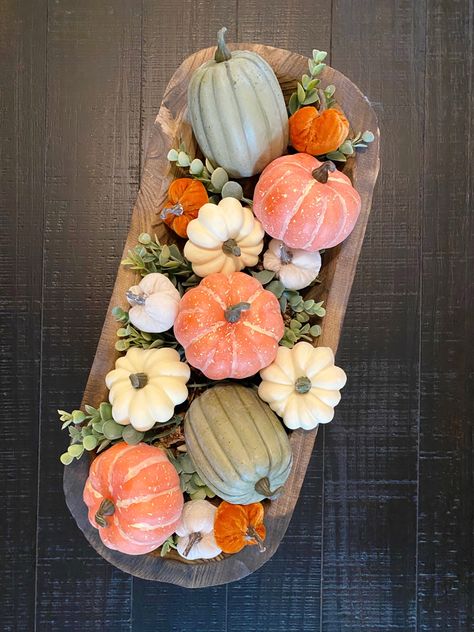 Fall Table Decor Dough Bowl, Pumpkin Dough Bowl Centerpiece, Pumkin Decoration Ideas For Table, Pumpkin Table Display, Pumpkin Bowl Decor, Wood Dough Bowl Decor Fall, Bowl Of Pumpkins Decor, Fall Bread Bowl Decor, Dough Bowl Fall Decor