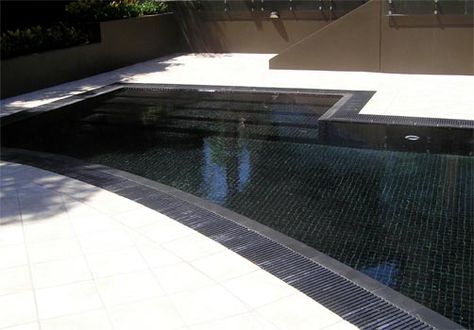 Black Swimming Pool, Green Pool Water, Swimming Pool Design Ideas, Garden Design Ideas On A Budget, Pool Design Ideas, Mosaic Pool Tile, Swimming Pool Maintenance, Black Pool, Tiles Designs