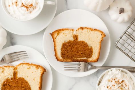 pumpkin-spice-surprise-cake-beauty-shot-photo-by-jessica-furniss Crockpot Gluten Free, Buttery Pound Cake, Pumpkin Shaped Cookies, Thanksgiving Sweets, Homemade Pound Cake, Easy Pound Cake, Gluten Free Meal Plan, Southern Living Magazine, Surprise Cake