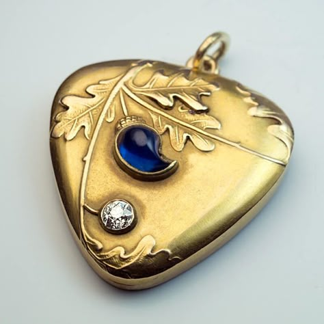 Stylish Art Nouveau Sapphire Diamond Gold Locket Pendant - Antique Jewelry | Vintage Rings | Faberge Eggs Edwardian Beauty, Antique Gold Locket, Bijoux Art Nouveau, Vintage Locket, Art Nouveau Antiques, Nouveau Jewelry, Stylish Art, Gold Locket, Art Nouveau Jewelry