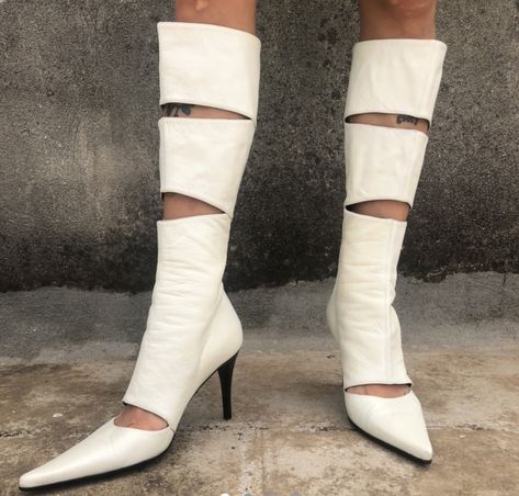 Spring Summer Shoes, Pointy Boots, Footwear Heels, Daily Outfit Inspiration, White Boots, Dream Shoes, Vintage Designer, Designer Boots, Early 2000s