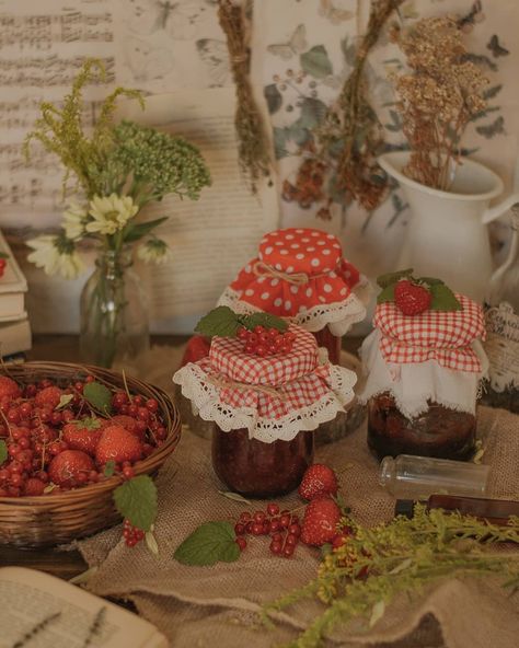 Jamming Aesthetic, Cottagecore Life, Cottagecore Food, Cottage Aesthetic, Sketchbook Inspo, Dream Cottage, Homemade Jam, Cottagecore Aesthetic, Spring Vibes