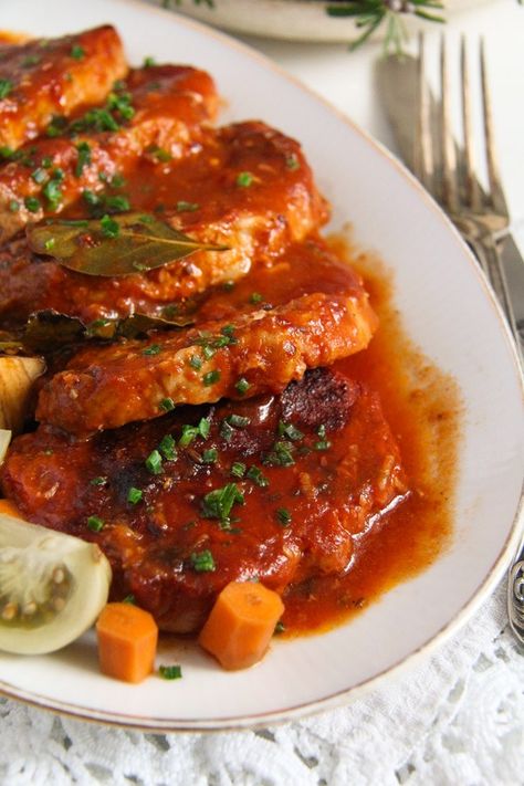 pork roast ed 3 Easy Roasted Pork in Garlic, Tomato and Paprika Sauce Recipe With Tomato Paste, Tomato Paste Recipe, Braised Pork Chops, Tip Roast, Red Sauce Recipe, Sirloin Tip Roast, Pork Chops And Potatoes, Hungarian Cuisine, Recipes Pork