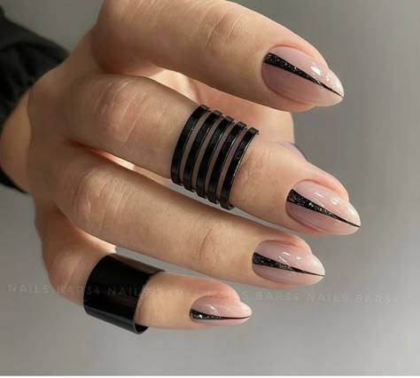 Goth Nails Short, Short Goth Nails, Short Gothic Nails, Nail Aesthetic, Unghie Nail Art, Witchy Nails, Gothic Nails, Edgy Nails, Goth Nails