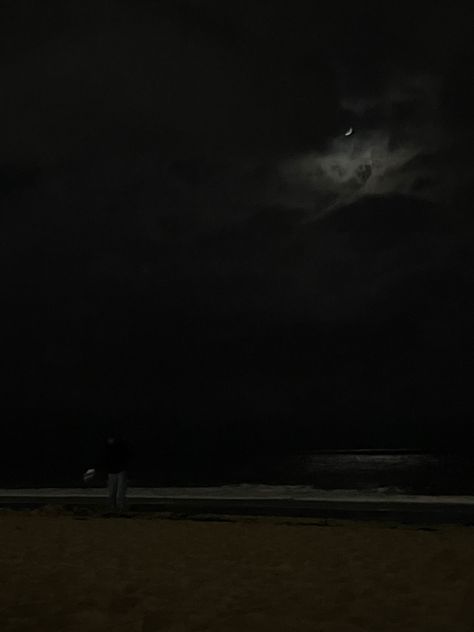 hermosa beach at night Calicut Beach Night, Dark Beach, Beach Night, Beach At Night, Hermosa Beach, Night Photos, Pretty Songs, Sky Aesthetic, Beach Photos