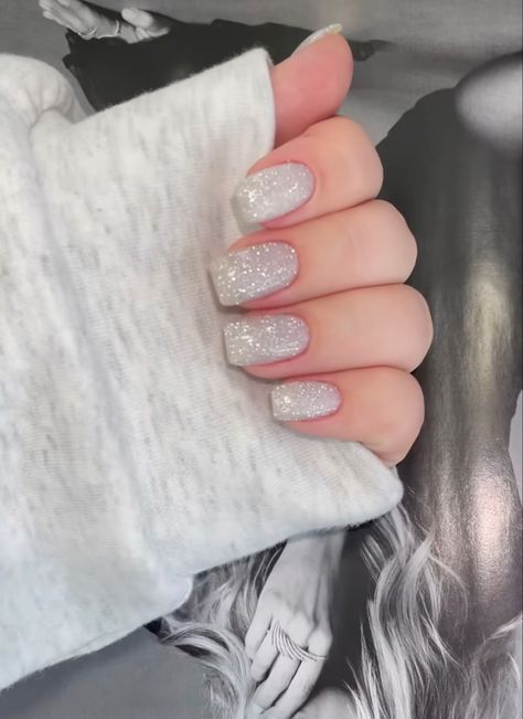 Light Gray Nails With Glitter, Grey Nails With Design, Sparkly Short Nails, Sparkly Silver Nails, Light Gray Nails, Beachy Nails, Sassy Nails, Subtle Nails, Simple Gel Nails