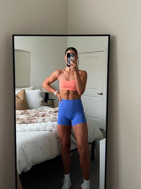 Bright Gym Outfit, Gym Outfit Colorful, Workout Outfits Colorful, Bright Running Outfits, Bright Workout Outfits, Active Girl Aesthetic, Colorful Running Outfit, Colorful Gym Outfit, Knee Fat Workout