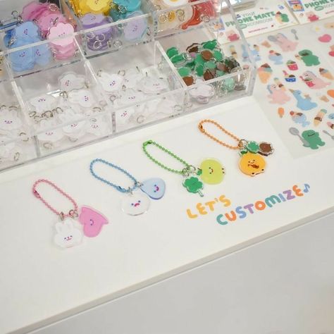 Kpop Diy, Craft Booth Displays, Cute Pastel Wallpaper, Acrylic Keychains, Happy Ending, Craft Booth, Cute Keychain, Acrylic Charms, Diy Keychain