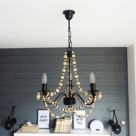 Chandelier Makeover, Dining Room Pendant, Deco Nature, Diy Chandelier, Beaded Chandelier, Diy Lighting, Black Decor, Lamp Shades, Diy And Crafts