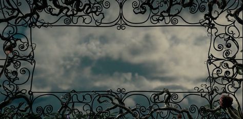 Alice In Wonderland Background, Alice In Wonderland Aesthetic, Tim Burton Films, Twitter Header Pictures, Desktop Wallpaper Art, Header Pictures, Tablet Wallpaper, Laptop Wallpaper, Wallpaper Pc