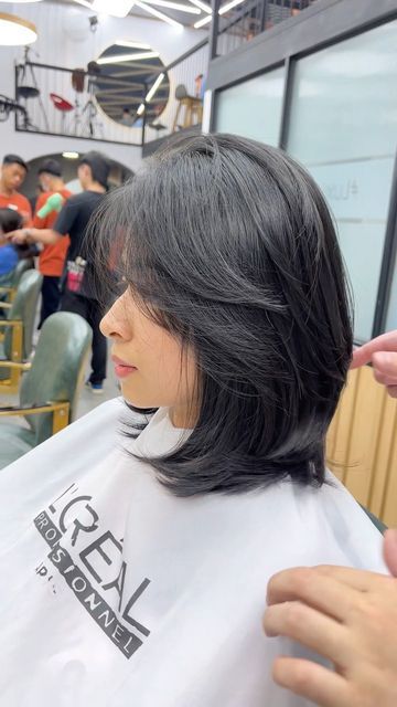 Bean Hair Studio on Instagram: "Lob Layer Dành cho Mặt Dài + Trán cao" Haircut Bob Medium, Lob Haircut Layered, Lob Cut, Shot Hair, Korean Short, Korean Short Hair, Layered Haircuts For Medium Hair, Hair Upstyles, Lob Haircut