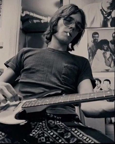 Ron Ashton of the Stooges. Virtuoso of the wah-wah pedal... Ron Asheton, Band Rooms, Iggy And The Stooges, 70s Punk, Wah Pedal, The Stooges, Minimalism Lifestyle, Iggy Pop, Musica Rock