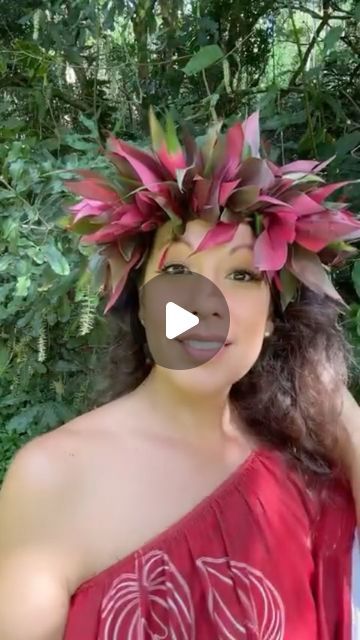 How To Make A Haku Lei, How To Make Leis, Maui Flowers, Hawaiian Haku, Lei Stand, Travel Wellness, Haku Lei, Lei Ideas, Lei Making