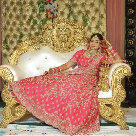 Bride Sitting Poses, Coupal Pose, Bride Stage, Wedding Cinematography Videos, Haldi Function, Indian Bride Photography Poses, Bride Photos Poses, Indian Wedding Photography Couples, Makeup Bride