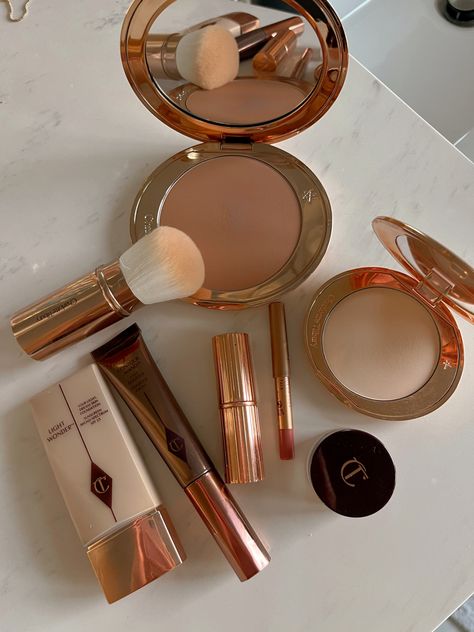 Charlotte Tilbury Powder Aesthetic, Charlotte Tilbury Aesthetic, Charlotte Tilbury Mini, Effortless Makeup, Tilbury Makeup, Golden Makeup, Face Mask Brush, Charlotte Tilbury Makeup, Mask Brush