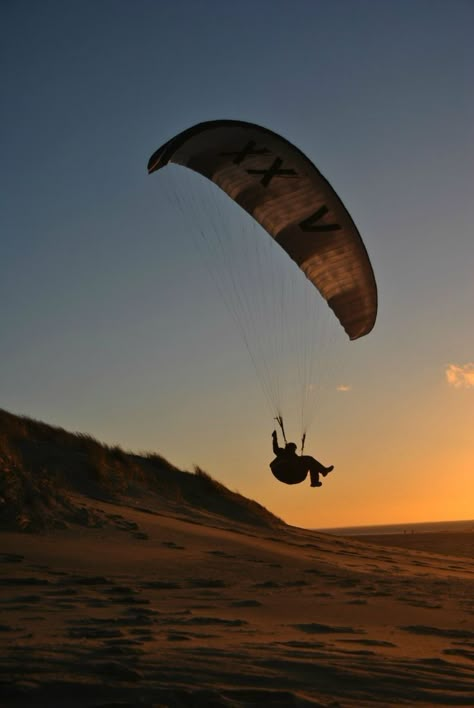 Parachute Aesthetic, Paragliding Aesthetic, Para Gliding, Base Jump, Air Sport, Hang Gliding, Action Photography, Sports Aesthetic, Parasailing