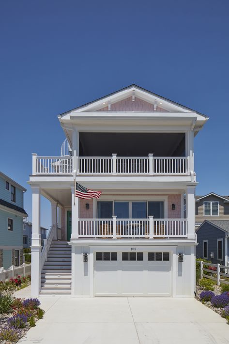 Sandman_HR194 Narrow Beach House, Fun Beach House, 3 Storey House Design, Small Beach Houses, Narrow House Designs, Green Front Doors, House Elements, Delaware Beaches, Coastal House Plans