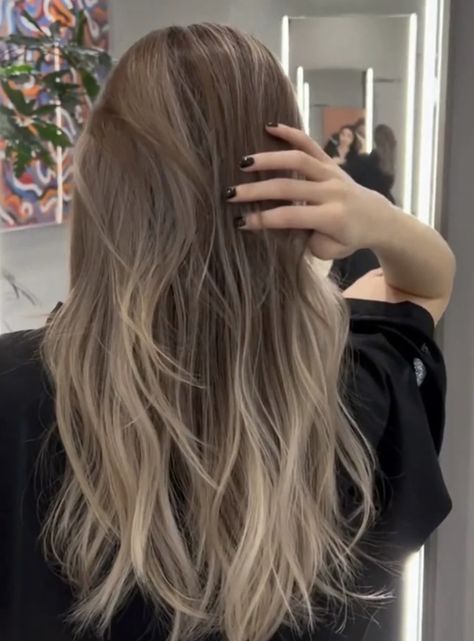 Blonde Hair With Dark Roots Underneath, Balayage Hair Korean, Dark Blonde Hair With Dark Roots, Korean Brown Hair With Highlights, Milk Tea Hair Color Balayage Highlights, Korean Ombre Hair, Ash Brown Balayage With Money Piece, Beige Hair Color Ash Blonde, Asian Ash Blonde Hair