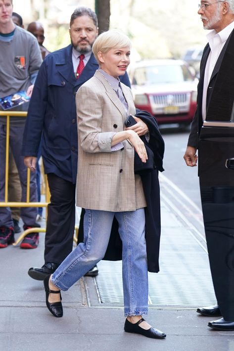 You could likely recreate this. Michelle Williams Hair, Michelle Williams Style, Michele Williams, Gamine Outfits, Gamine Style, Michelle Williams, Style Crush, Lookbook Outfits, Fall 2024