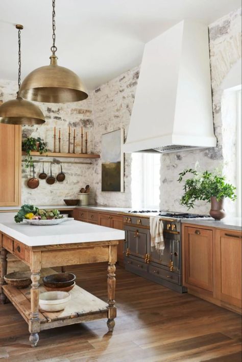 Stile Joanna Gaines, Kitchens By Joanna Gaines, Magnolia Kitchen, Cottage Kitchens, Flat Ideas, Kitchen Farmhouse, Kitchen Island Design, Gourmet Kitchen, Cottage Kitchen