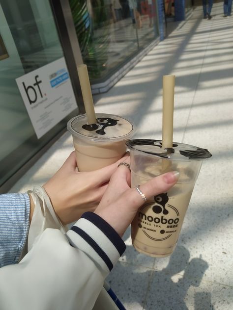 Boba Date Aesthetic, Aesthetic Bubble Tea, Boba Tea Aesthetic, Bubble Tea Aesthetic, Boba Date, Boba Aesthetic, Date Inspo, Matcha Bubble Tea, Photo Bubbles