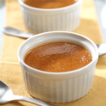 From Martha Stewart: Pumpkin Custard is essentially crustless pumpkin pie made with evaporated milk. Custard Cakes, Dreamy Desserts, Custard Cups, Pumpkin Custard, Pumpkin Pudding, Custard Recipes, Thanksgiving Meal, Entertaining Recipes, Pumpkin Dessert