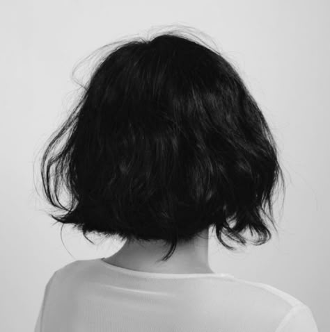 Aesthetic Short Black Hair, Black Short Hair Aesthetic Faceless, Black Bob Aesthetic, Tina Goldstein Aesthetic, Black Short Hair Aesthetic, Short Black Hair Aesthetic, Michelle Alves, Tina Goldstein, Short Black Hair