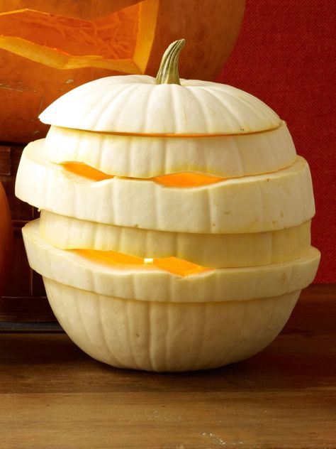 Decorativ carved Halloween Pumpkin - Home Decorating Trends - Homedit Diy Pumpkin Carving, Awesome Pumpkin Carvings, Funny Pumpkin Carvings, Cute Pumpkin Carving, Pumpkin Carver, Amazing Pumpkin Carving, Creative Pumpkin Carving, Easy Pumpkin Carving, Pumpkin Carving Designs