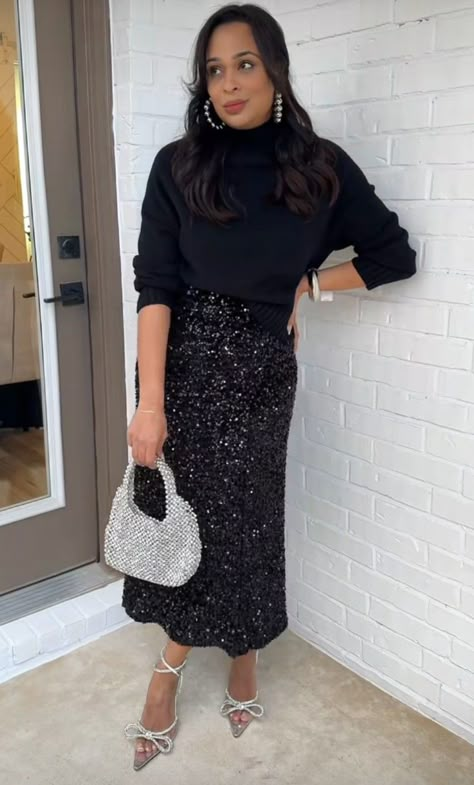 Dressy Holiday Outfits, Sequin Babydoll Dress, Black Dress Outfit Party, Casual Holiday Outfits, Boss Fashion, Black Dress Outfit, Black Sequin Skirt, Mum Life, Birthday Fits