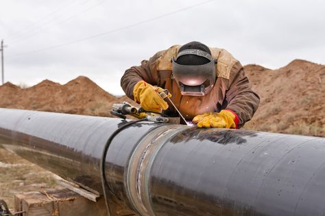 Pipeline Welding, Welding Works, Non Renewable Energy, Gas Pipeline, Buy Stocks, Dividend Stocks, Energy Industry, Gas Industry, Oil And Gas