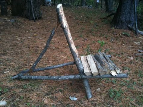 bushcraft furniture | Found on bushcraftusa.com Bushcraft Furniture, Bushcraft Chair, Bushcraft Shelter, Bushcraft Skills, Camp Chair, Bushcraft Camping, Survival Shelter, Survival Life, Wilderness Survival