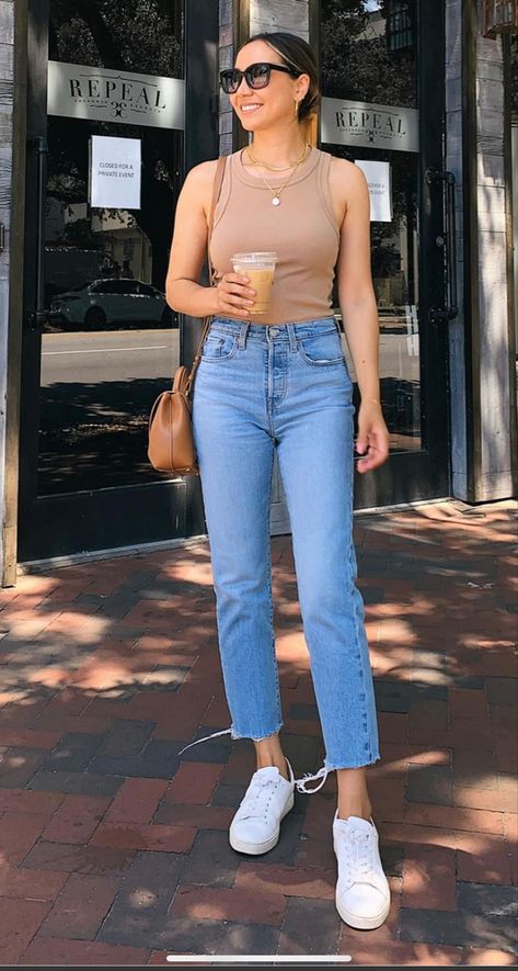 Slender Outfits Casual, Medical Appointment Outfit, Quick Work Outfits Simple, Minimalist Outfit Women Casual, Outfit Ideas For 20 Year Olds, Mexican Restaurant Outfit, Midsize Travel Outfit Summer, Casual Outfit Inspo Aesthetic, 2024 Outfits Spring