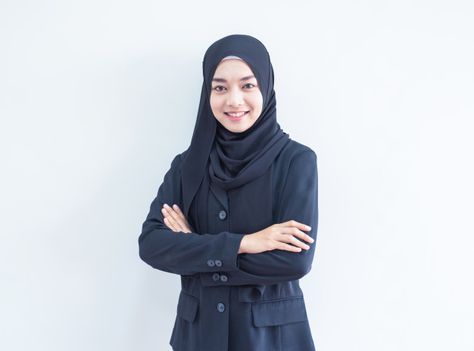 Muslim girl work portrait | Premium Photo #Freepik #photo Photo Muslim, Corporate Headshot Poses, Business Man Photography, Formal Photoshoot, Work Portrait, Business Portraits Woman, Professional Profile Pictures, Professional Headshots Women, Photo School