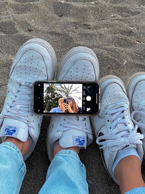 Romantic Beach Couple, Beach Couple Poses, Shots To Make, Beach Couple, Shotting Photo, 사진 촬영 포즈, Romantic Beach, Couple Selfies, Friend Poses Photography