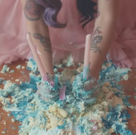 Pity Party Birthday, Pity Party Photoshoot, Party Photoshoot Ideas, Birthday Photoshoot Cake, Mad Hatter Cake, Pacify Her, Wire Skeleton, Melanie Martinez Cry Baby, Cake Icon